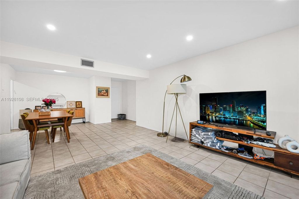 4020 N Hills Dr 29, Hollywood, FL 33021