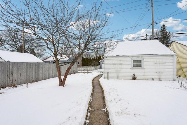 120 W Henry Clay STREET, Whitefish Bay, WI 53217