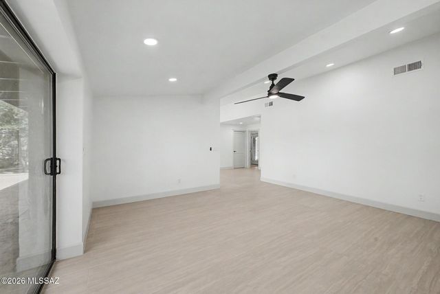 1514 E Lind Road, Tucson, AZ 85719