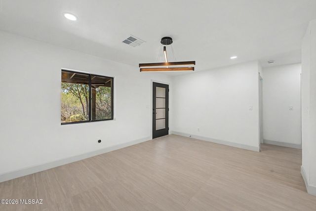 1514 E Lind Road, Tucson, AZ 85719