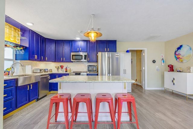 2108 Knollwood Street, Kemah, TX 77565