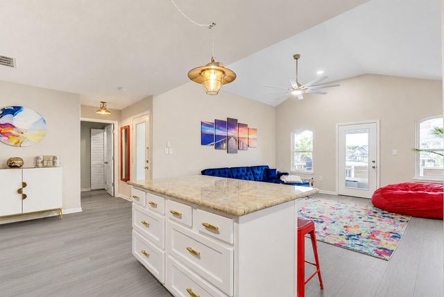2108 Knollwood Street, Kemah, TX 77565
