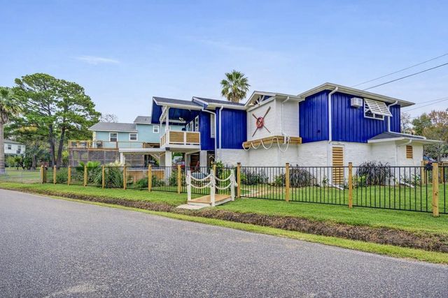 2108 Knollwood Street, Kemah, TX 77565
