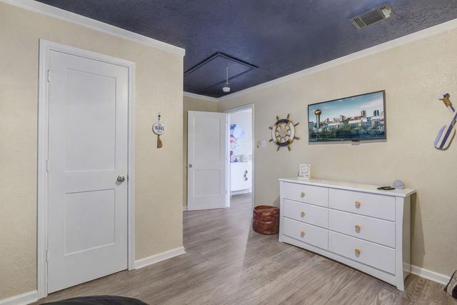2108 Knollwood Street, Kemah, TX 77565