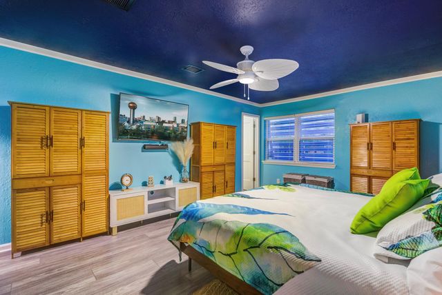 2108 Knollwood Street, Kemah, TX 77565