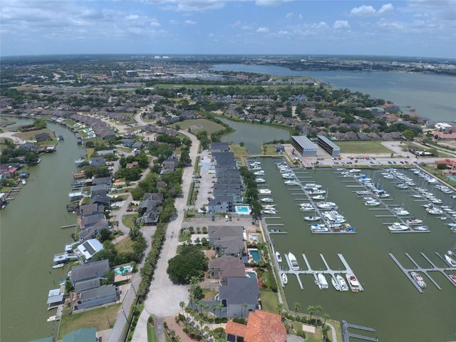2108 Knollwood Street, Kemah, TX 77565