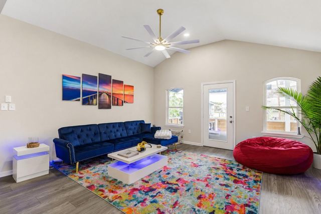 2108 Knollwood Street, Kemah, TX 77565