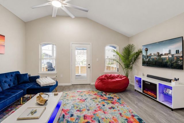 2108 Knollwood Street, Kemah, TX 77565