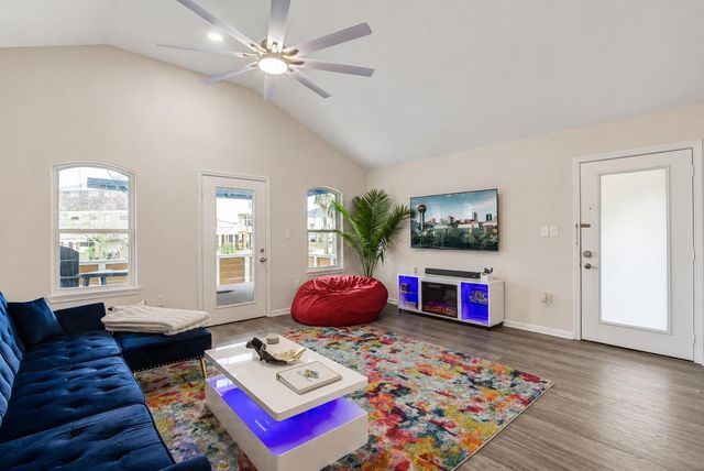 2108 Knollwood Street, Kemah, TX 77565