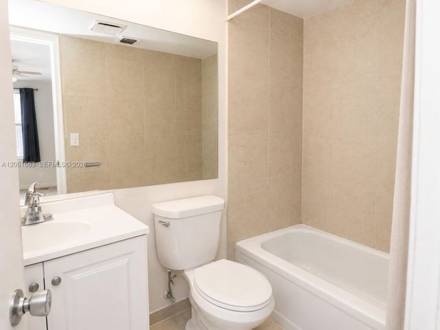 4044 NW 19th Street 401, Lauderhill, FL 33313
