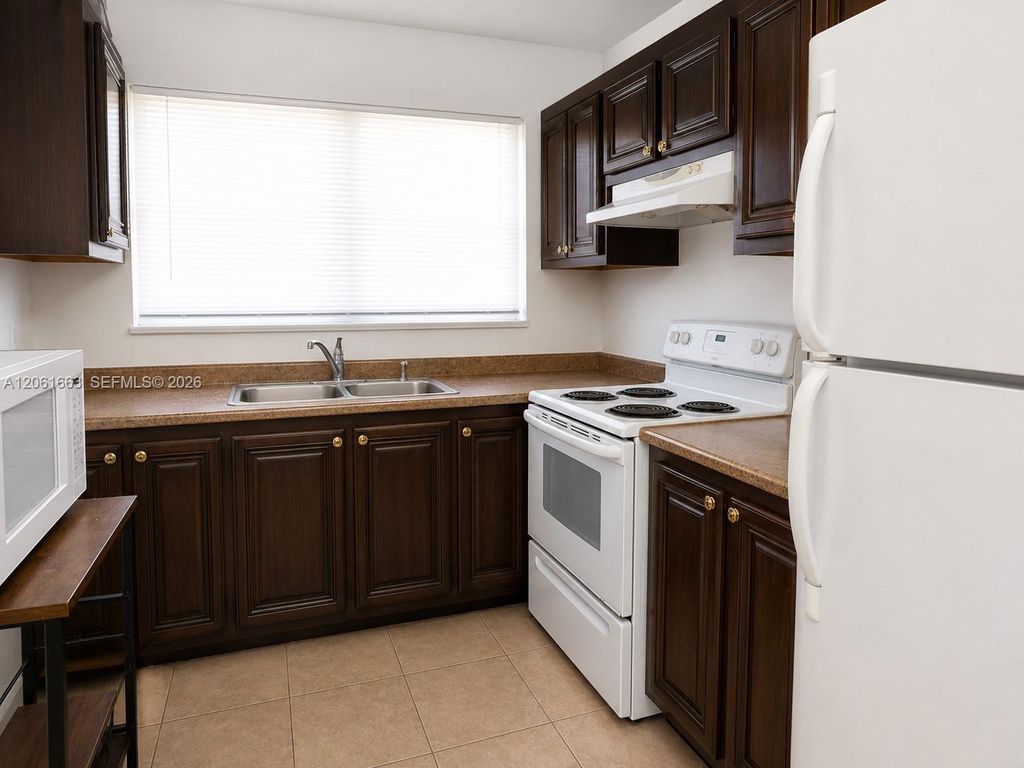 4044 NW 19th Street 401, Lauderhill, FL 33313
