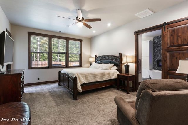 399 Forest Knolls Dr, Sandpoint, ID 83864