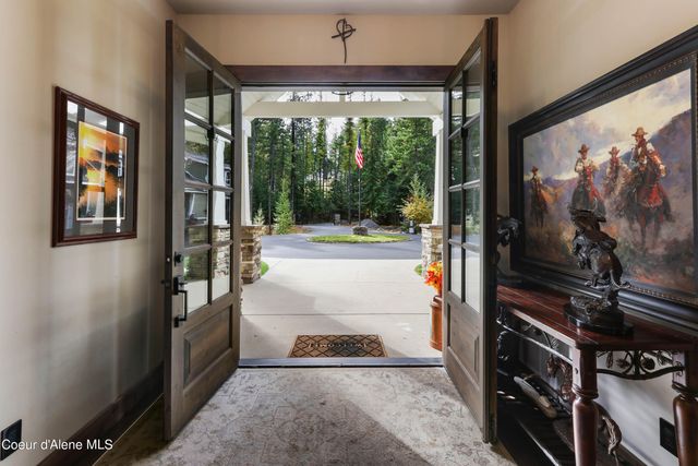 399 Forest Knolls Dr, Sandpoint, ID 83864