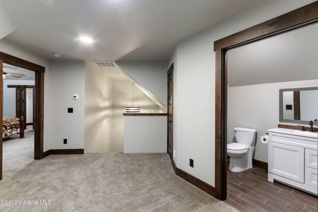 399 Forest Knolls Dr, Sandpoint, ID 83864