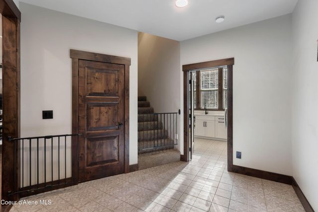 399 Forest Knolls Dr, Sandpoint, ID 83864