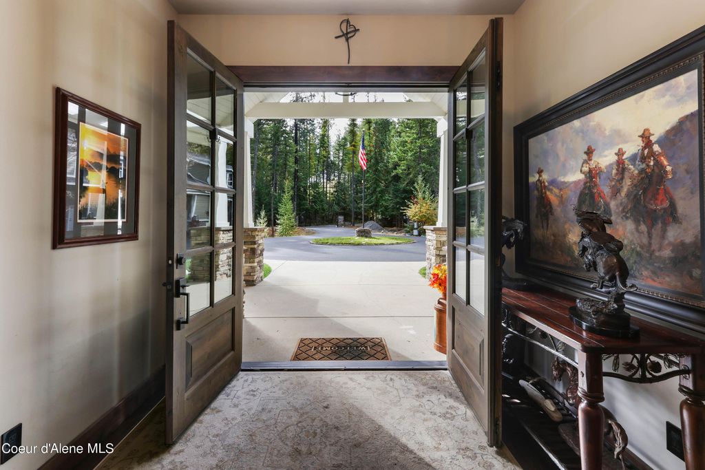 399 Forest Knolls Dr, Sandpoint, ID 83864 photo 4