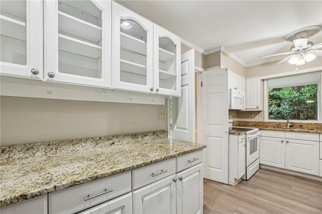 103 La Rue NW Place, Atlanta, GA 30327