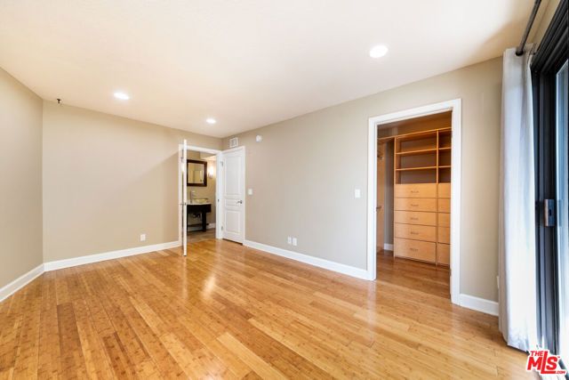 1633 S Bentley Avenue 102, Los Angeles, CA 90025