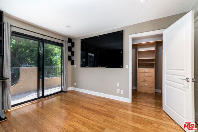 1633 S Bentley Avenue 102, Los Angeles, CA 90025