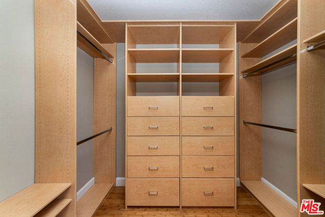 1633 S Bentley Avenue 102, Los Angeles, CA 90025