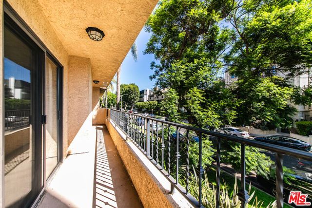1633 S Bentley Avenue 102, Los Angeles, CA 90025