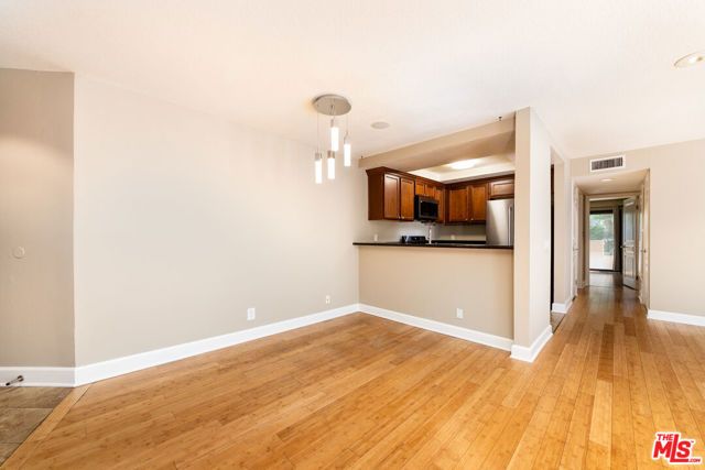 1633 S Bentley Avenue 102, Los Angeles, CA 90025