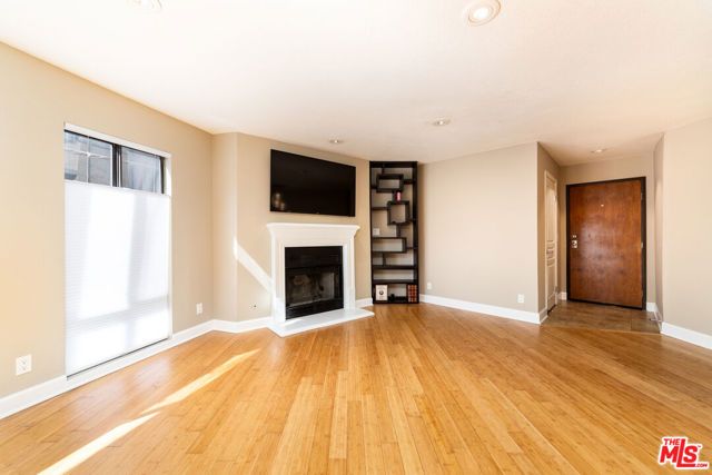 1633 S Bentley Avenue 102, Los Angeles, CA 90025