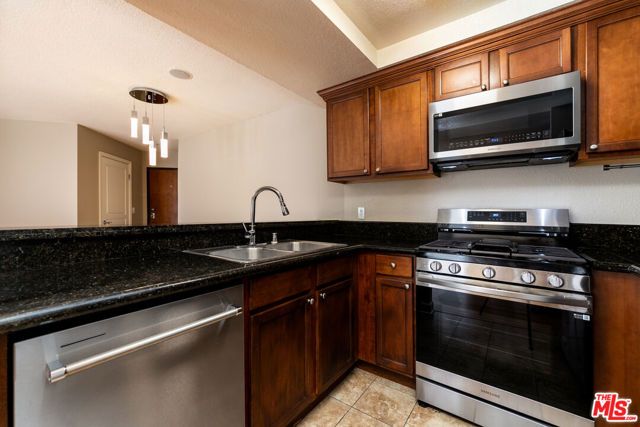 1633 S Bentley Avenue 102, Los Angeles, CA 90025