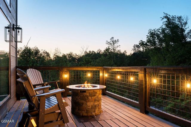 612 Sunset Lane, Gatlinburg, TN 37738