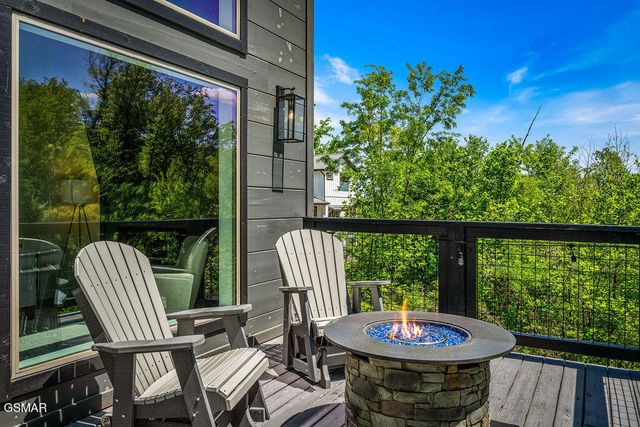 612 Sunset Lane, Gatlinburg, TN 37738