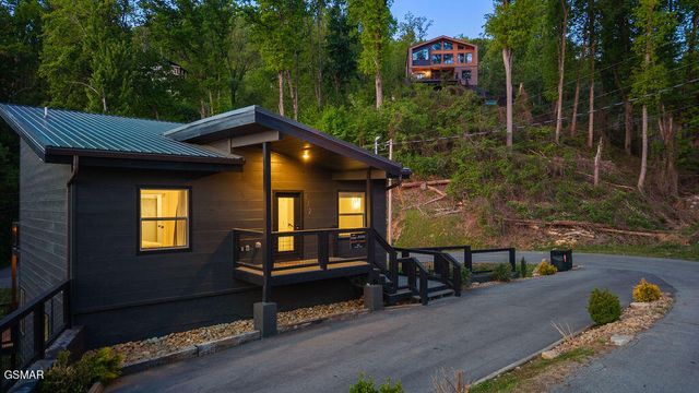 612 Sunset Lane, Gatlinburg, TN 37738