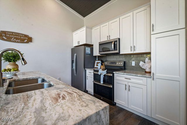 612 Sunset Lane, Gatlinburg, TN 37738