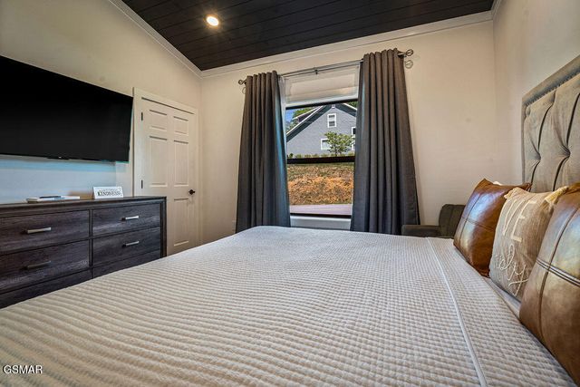612 Sunset Lane, Gatlinburg, TN 37738