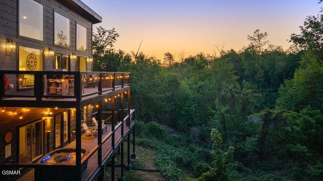 612 Sunset Lane, Gatlinburg, TN 37738