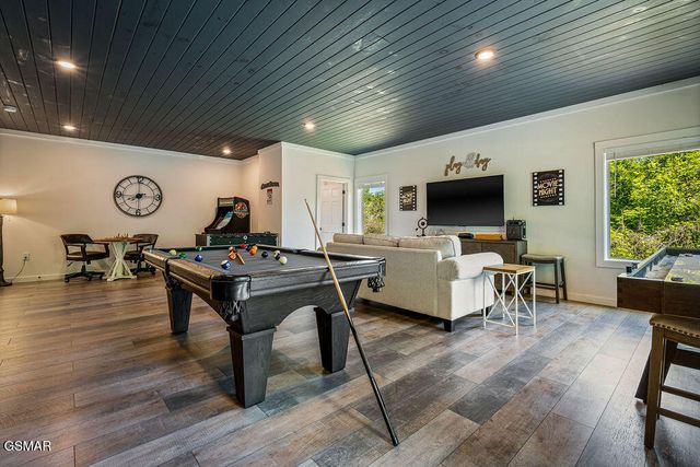 612 Sunset Lane, Gatlinburg, TN 37738