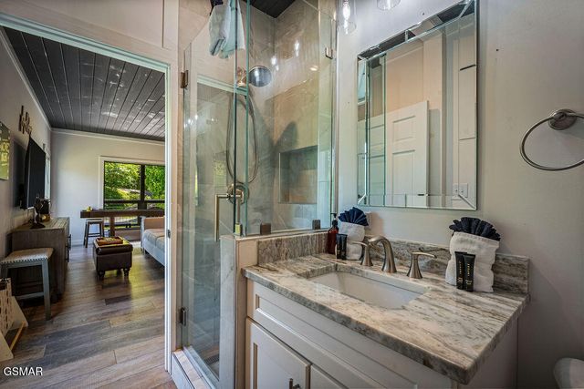 612 Sunset Lane, Gatlinburg, TN 37738