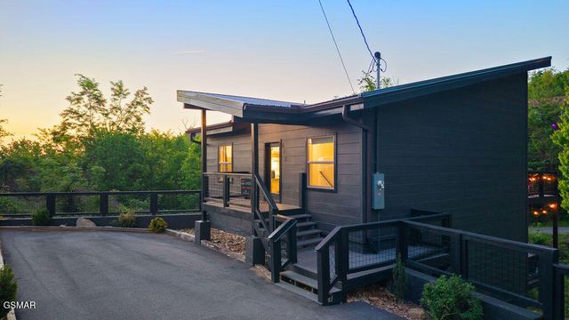 612 Sunset Lane, Gatlinburg, TN 37738