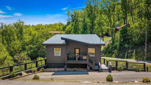612 Sunset Lane, Gatlinburg, TN 37738