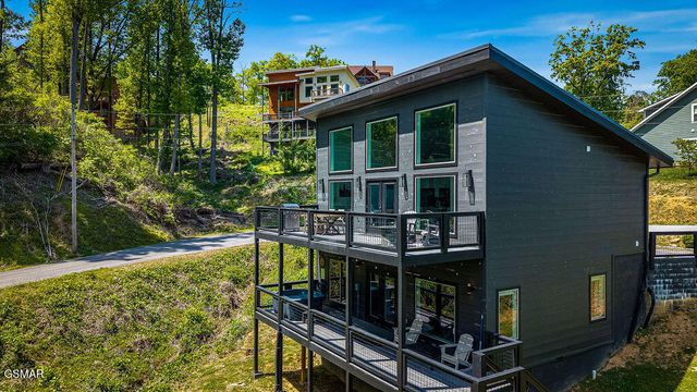612 Sunset Lane, Gatlinburg, TN 37738