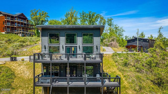 612 Sunset Lane, Gatlinburg, TN 37738