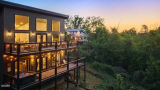 612 Sunset Lane, Gatlinburg, TN 37738
