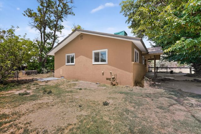 2535 Margaret Drive, Bosque Farms, NM 87068