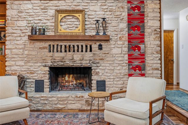 203 Leisurewoods DR, Buda, TX 78610