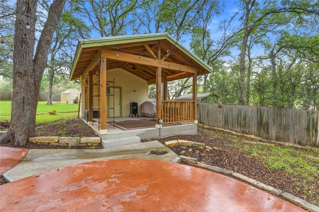203 Leisurewoods DR, Buda, TX 78610