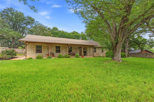 203 Leisurewoods DR, Buda, TX 78610