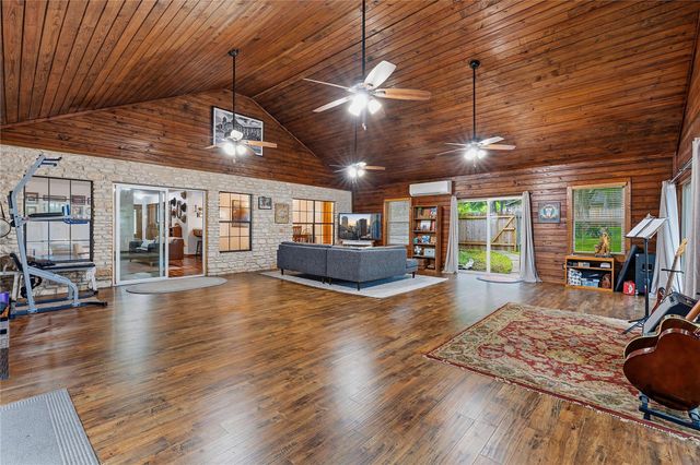203 Leisurewoods DR, Buda, TX 78610