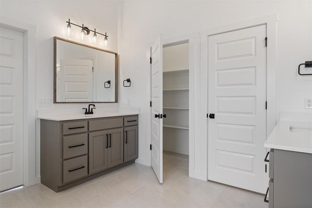 24237 Western Avenue, Washington, OK 73093