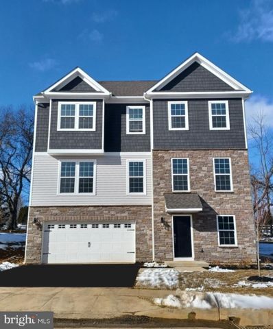126 WINDING RD, Forks Township, PA 18040