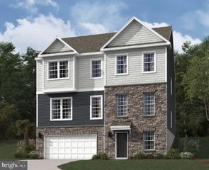 126 WINDING RD, Forks Township, PA 18040