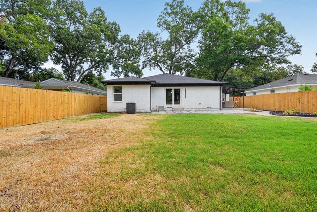 2208 Springhill Drive, Dallas, TX 75228